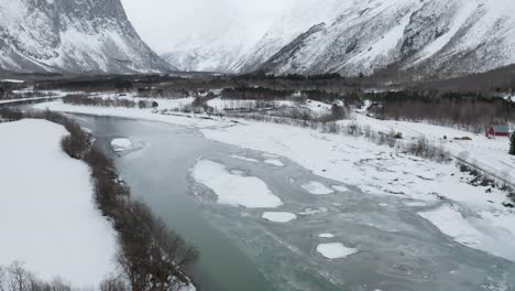 Icy-river-near-Åndalsnes,-western-Norway-in-the-winter
