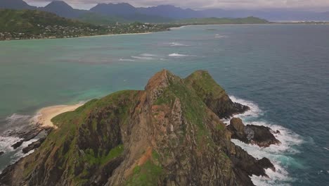 Vista-En-órbita-De-La-Isla-Moku-Nui-En-Kailua-Oahu-En-Un-Día-Tranquilo