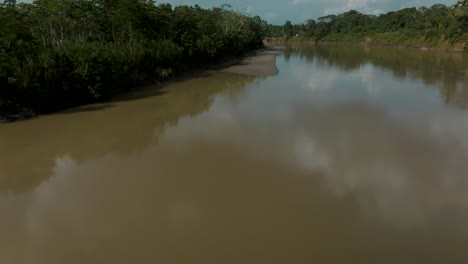 Fliegen-über-Dem-Amazonas-Im-Regenwald-Von-Ecuador