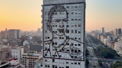 Eva-Peron-Wandgemälde-Spektakuläre-Luftaufnahme-Gegen-Sonnenuntergang-In-Buenos-Aires