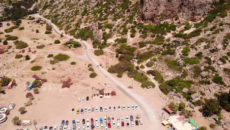 Paisaje-Natural-Cerca-De-La-Playa-De-Tsambika-En-Rodas,-Grecia---Toma-Aérea-De-Drones