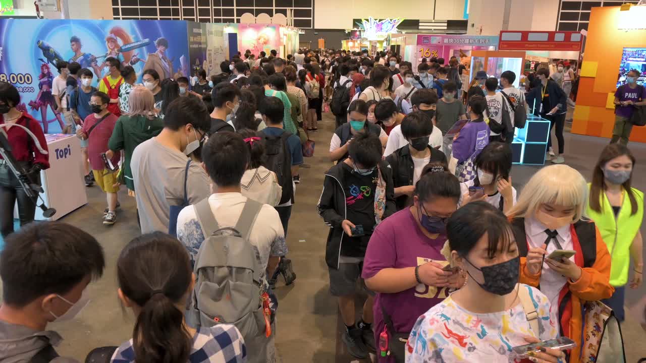 Hundreds Of Visitors And Participants Dressed-up Cosplayers Queue In ...