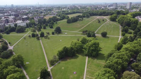 Primrose-Hill-Park-In-London,-Großbritannien,-Drohnen-Luftaufnahme