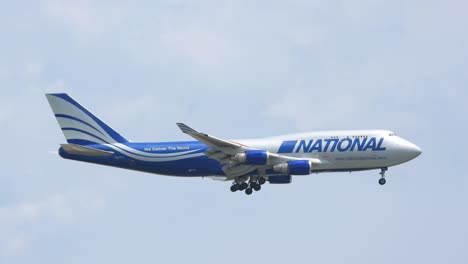 Kamerafahrt-Der-Nationalen-Fluggesellschaften-Boeing-747-400BCF,-N756CA