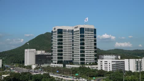 Luftaufnahme-Der-Hauptgebäude-Von-Hyundai-Und-Kia-In-Seoul