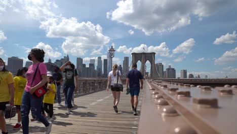 Slow-motion-footage-of-pedestrian-and-car-flow-on-Brooklyn-Bridge