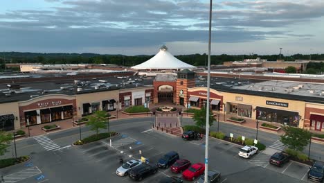 Luftaufnahme-Eines-Amerikanischen-Einkaufszentrums