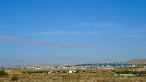 Zeitraffer-Des-Flughafens-Alicante---Elche-Alc-An-Einem-Sonnigen-Tag