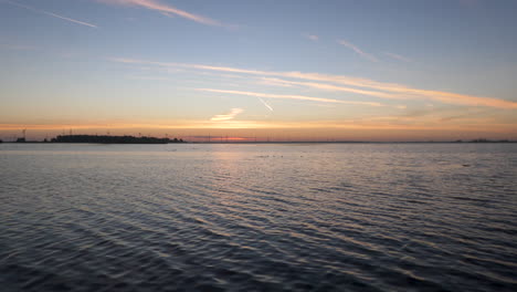 Überblick-über-Einen-See-Bei-Sonnenaufgang