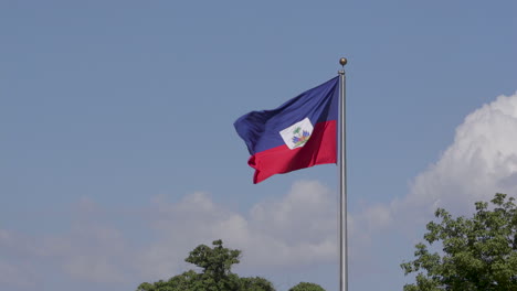 Bandera-Haitiana-Ondeando-En-El-Viento