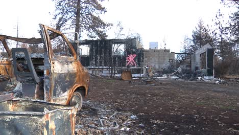 Camp-Fire-Aftermath-Burned-Car-Pan-to-Destroyed-Building