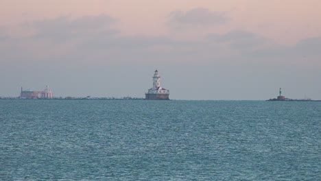 lighthouse-in-the-distance-early-morning-light-sunrise-Chicago-lake-Michigan-4k