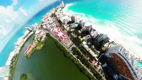 Eine-360-Grad-Ansicht-Der-Hotelzone-Von-Cancun