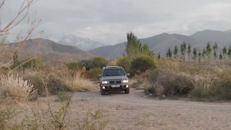Campen-Und-Erkunden-Des-Issyk-kul-sees-In-Kirgisistan