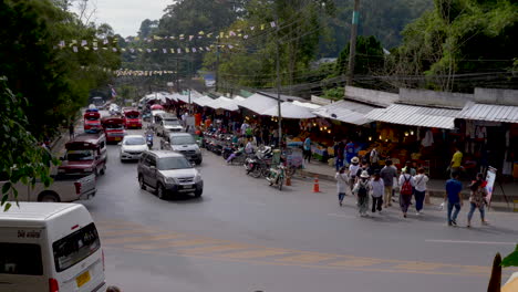 Busy-street-at-the-top-of-Doi-Suthep-at-the-temple-Wat-Phra-That-in-Chiang-Mai,-Thailand