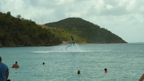 Mann-Fährt-Wasserjet-Pack-In-St.-Kitts