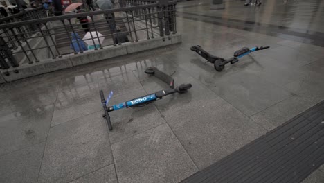 Discarded-electric-scooters-invading-pedestrian-sidewalks-posing-a-risk-and-an-obstacle-to-pedestrian-mobility