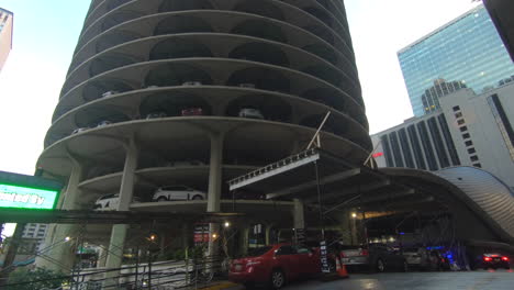 Garaje-De-Estacionamiento-Marina,-Chicago,-Estados-Unidos,-Estados-Unidos-Unidos,-Estacionamiento-Urbano-Urbano-Para-Autos-En-El-Centro-De-Chicago,-Estacionamiento-Vertical