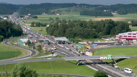 Mautstelle-Auf-Autobahn-In-Slowenien,-Mautstelle-Tepanje-Auf-A1-Entfernt