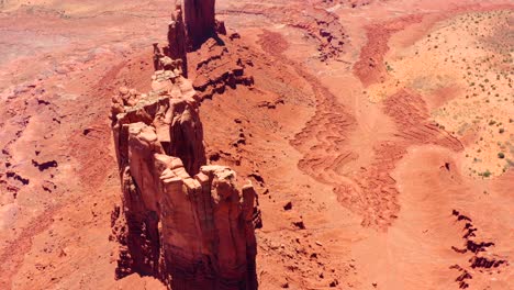 Aerial-drone-footage-of-Monument-Valley-Navajo-Tribal-Park-between-Utah-and-Arizona,-USA