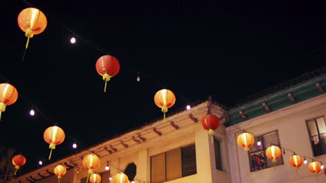 Dies-Ist-Eine-Langsame,-Lebendige-Zoomaufnahme-Einiger-Wunderschöner-Laternen-In-Chinatown