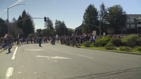 Pan-De-Ucsc-Cola-Huelguistas-Protestando-En-La-Entrada-Principal-De-Ucsc