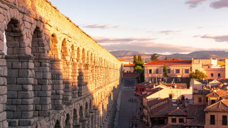 Timelapse-of-sunset-in-the-aqueduct-of-Segovia,-Spain