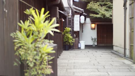 Japanisches-Allyway-Und-Restaurant-In-Kyoto,-Japan,-Sanfte-Beleuchtung,-Zeitlupe-4k