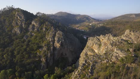 Paar-Aus-Der-Landschaft-Von-Sao-Simao-In-Portugal