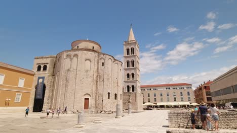 Hermosa-Iglesia-Románica-Antigua-De-St