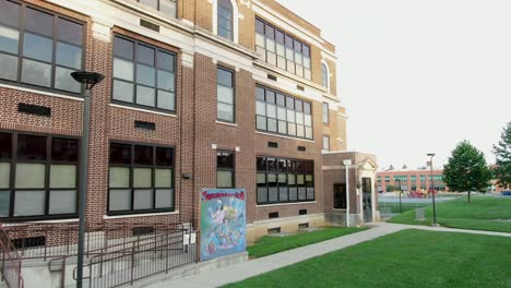 Escuela-Secundaria-Edward-Hand,-Superhéroes-Con-Máscaras-Promueven-La-Seguridad-Escolar-Infantil-Pandémica