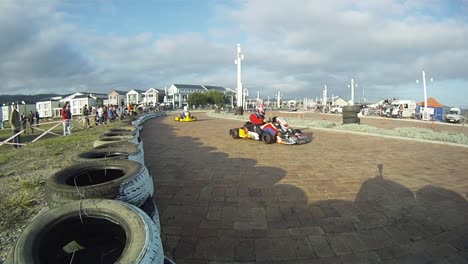 Sombras-De-Media-Tarde-En-El-Circuito-De-Carreras-De-Karts-En-Knysna,-Sudáfrica