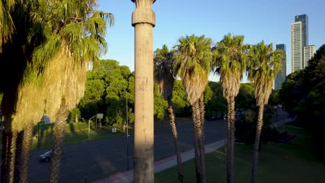 Aerial-rising-revealing-a-Persian-column-in-Bosques-de-Palermo,-Buenos-Aires