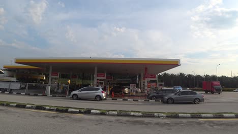 Tagsüber-An-Der-Shell-Tankstelle