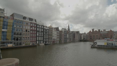 Static-shot-of-houses-at-canal-in-Amsterdam