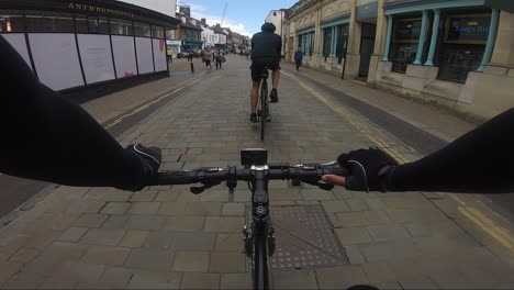 POV-Radfahren-über-Den-Marktplatz-In-St.-Albans