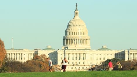 Día-Soleado-Frente-Al-Edificio-Del-Congreso-Del-Capitolio-De-Los-Estados-Unidos-En-Washington-DC,-EE.UU.