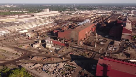 Vista-Aérea-Del-Complejo-Ford-River-Rouge,-La-Acería-Y-La-Planta-De-Fundición-De-Acero-Ak-En-El-área-Industrial-De-Detroit,-Michigan