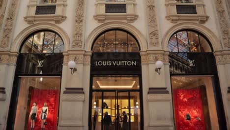 Louis-Vuitton-luxury-store-inside-Galleria-Vittorio-Emanuele-II,-dolly-out-tilt-down,-during-daytime