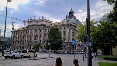 München,-Deutschland,-Justizpalast-Alias-Justizpalast-Am-Karlsplatz-Stachus-An-Einem-Sommertag