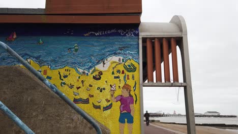 Mural-En-El-Lateral-Del-Edificio-En-Promenade-Clacton-On-Sea-Essex