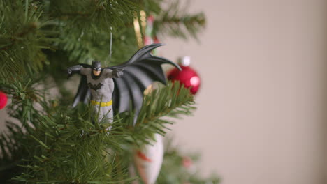 Christmas-tree-ornaments