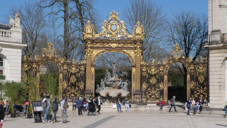 Static-shot-of-Fountain-of-Neptune-at-Stanislas-Square,-Nancy