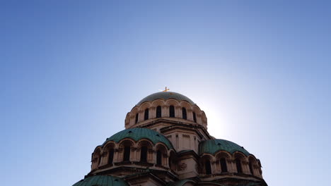 Plane-fly-high-above-the-dome-of-St