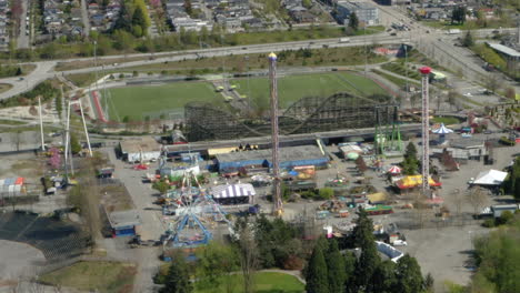 Vista-Aérea-Sobre-El-Parque-De-Atracciones-Playland-En-Hastings-Park,-Vancouver,-Columbia-Británica
