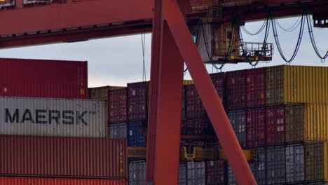 Gantry-Crane-At-Work-At-The-Port-Of-Vancouver-In-British-Columbia,-Canada