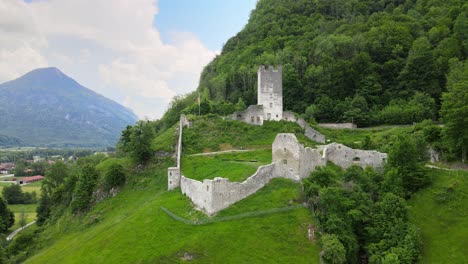 Aerial-view-of-Falkenstein-castle-ruins-in-the-Bavarian-Alps-on-the-river-Inn