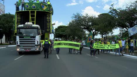 Protesta-Pública-En-La-Calle-Apoyando-Al-Presidente-Bolsonaro