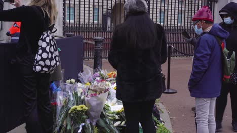 Buckingham-Palace-mourners-take-photos-and-pay-their-respects-at-the-gates,-after-the-death-of-Prince-Philip,-Duke-of-Edinburgh,-Saturday-April-10th,-2021---London-UK