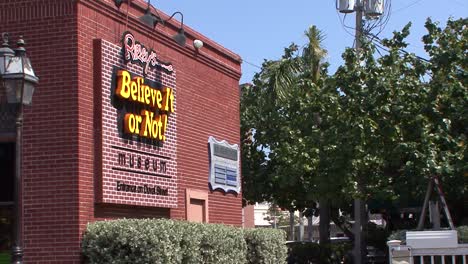 Ripley's-Believe-It-Or-Not-Museum-in-Key-West,-Duval-Street-entrance